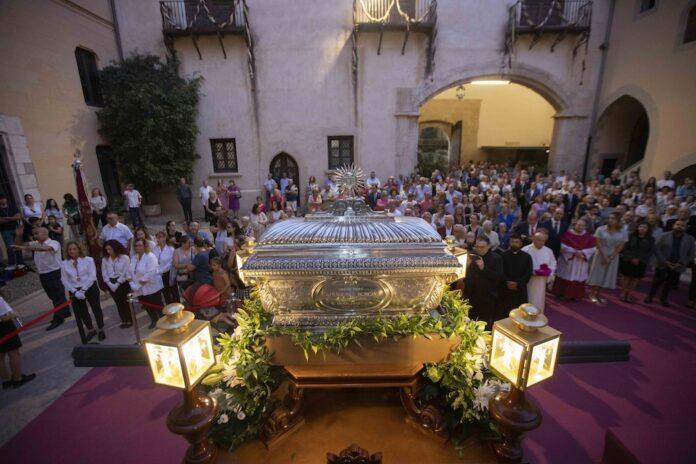 Gandia celebra la llegada de las reliquias de su ilustre patrón, San Francisco de Borja